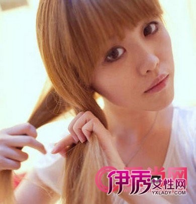 2012最简单的直发发型盘扎法步骤图解_DIY发型_美