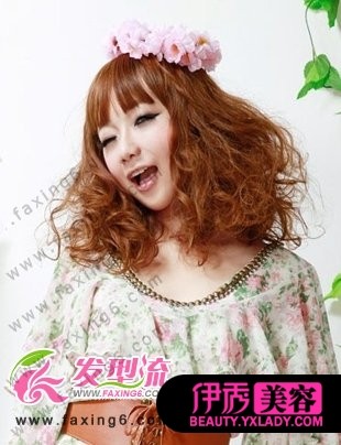 <em>百看不厌</em>女生烫发 魅力依旧迷人(7)_流行<em>发型</em>_