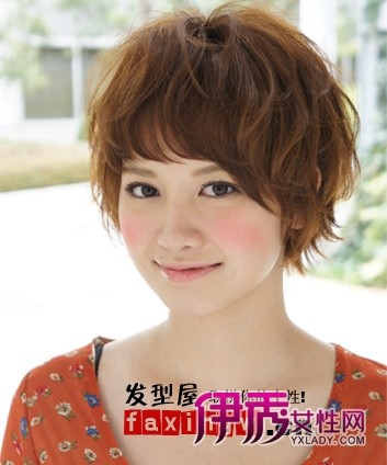 2012<em>流行女生短卷发发型</em>图片(3)_流行发型_美