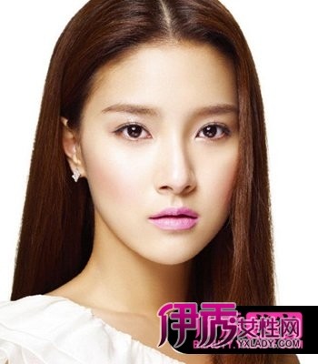 清纯的长发<em>直发发型</em>显现出<em>女生</em>的柔美气息