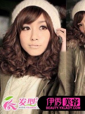 榛果咖啡色的发色,<em>头发</em>会显现整体<em>偏黄</em>的<em>颜色</em>