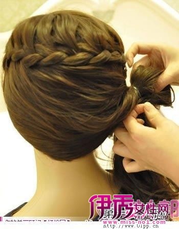 2012春季最新diy编发<em>发型设计</em> 编出时尚女人味