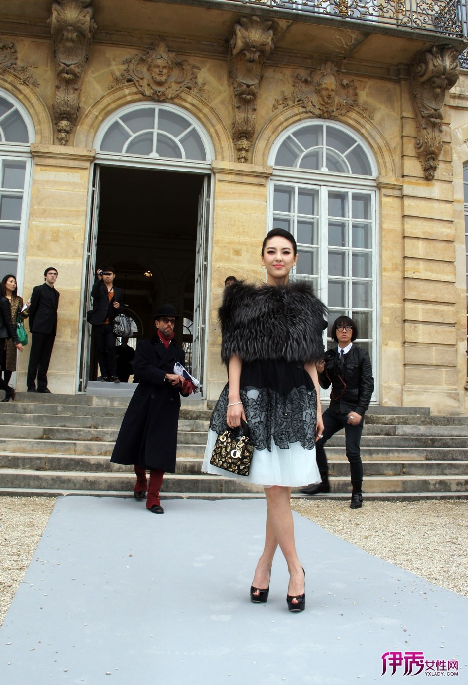 钱学森夫人归来 张雨绮气质妆容亮相巴黎_潮流
