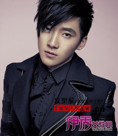 2012年此款百搭有型的斜刘海男生发型肯定会继续