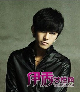 中长发的韩式长刘海男生发型