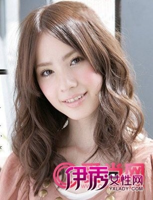 2011<em>女生中短发烫发发型</em>图片 做个知性迷人O