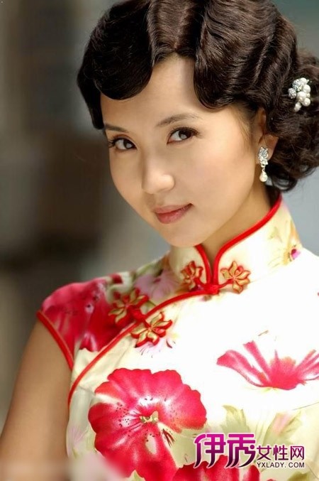 流行新娘婚礼旗袍发型图片_流行发型_美容-伊秀