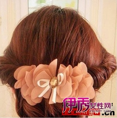 <em>韩式</em>中<em>长发发型扎法</em>步骤