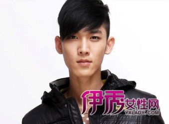 个性的男生斜刘海朋克发型