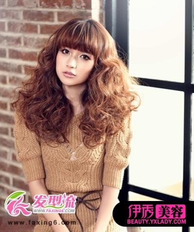 日本红模藤井丽娜示范<em>卷发发型</em>(5)_流行<em>发型</em>_