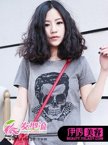 <em>中分</em>的刘海短发<em>烫发</em>正好修饰了