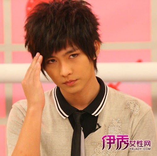 男士现在流行<em>纹理烫发型</em>推荐