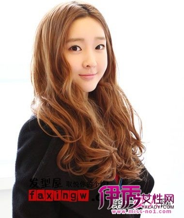 2012最新<em>韩式卷发发型图片</em> 甜美小女生最爱_