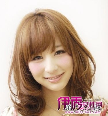 <em>日系中长发</em>烫发<em>发型</em> 甜美修颜100分_流行<em>发型</em>