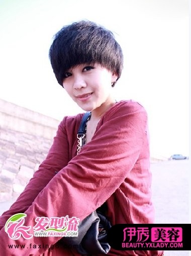 使整款短发发型更加动感帅气