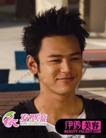斜刘海的男士短发发型在2012年男士发型
