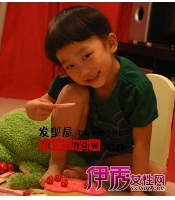 超萌超可爱小男孩蘑菇头<em>发型</em>(4)_<em>流行发型</em>_美