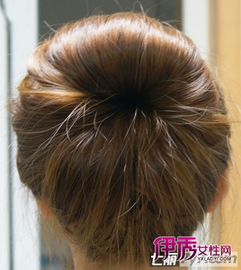 韩式花苞<em>丸子头</em>的<em>扎法</em>图解 五步打造俏丽可爱