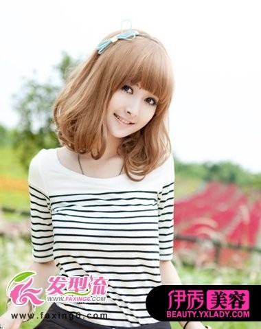 中长发<em>梨花头</em>整体给人一种小女人的味道