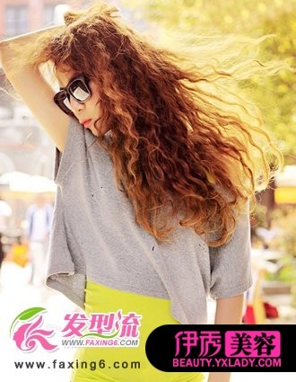 <em>小波浪</em>女生烫发,有着欧美范潮味十足的<em>长发</em>烫