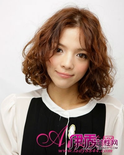 做发型潮流先锋 把中长发烫起来_流行发型_美容-