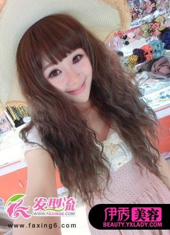 一款中长发发型加上烫发发型设计