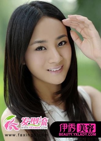 休闲<em>女生中长直发发型</em>