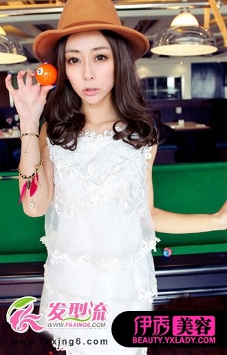 淡雅中长发发型缔造简约之美