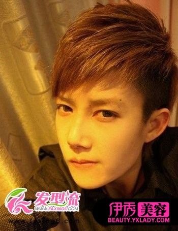 透露出斜庞克发型味道的时尚发型