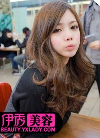 卷发<em>发型</em>,<em>斜刘海</em>的女生<em>发型</em>