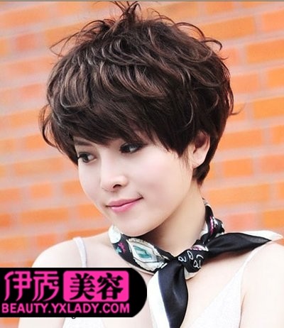 烫发发型,显得短发发型很有个