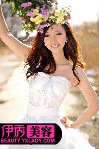 对于中<em>长发新娘发型</em>来说