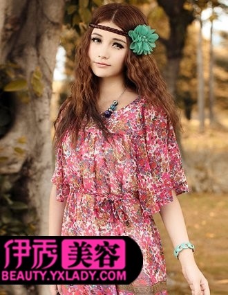 麦穗烫女生<em>长发,小波浪</em>弧度的烫发长发<em>发型</em>