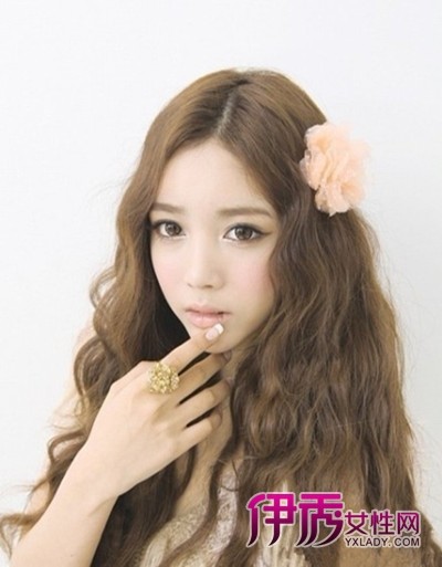 长发蛋卷头中分发型图片