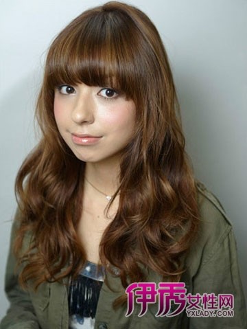 齐刘海中波中长卷发发型
