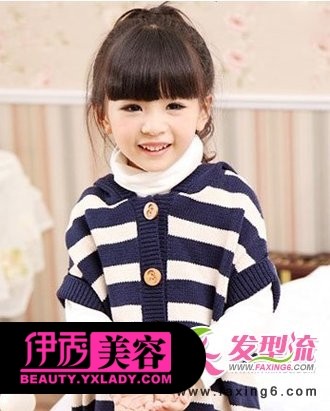 搭配整齐的齐刘海发型