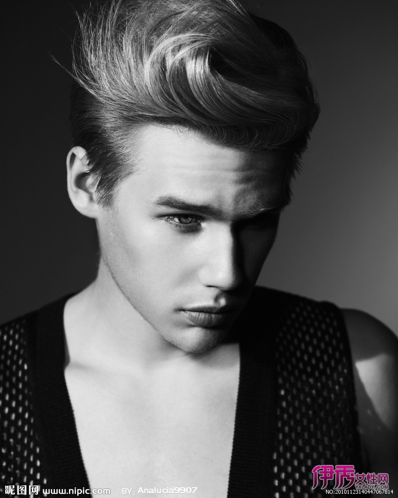 短发类发型++短发类发型基本上是直发经过轧发