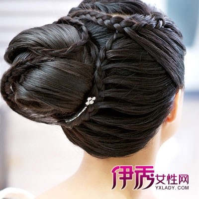 唯美秋冬<em>韩式新娘</em>盘发造型【高清图】