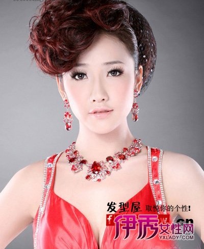 高贵典雅<em>中式</em>风味<em>新娘盘发</em>_流行<em>发型</em>_美容-伊