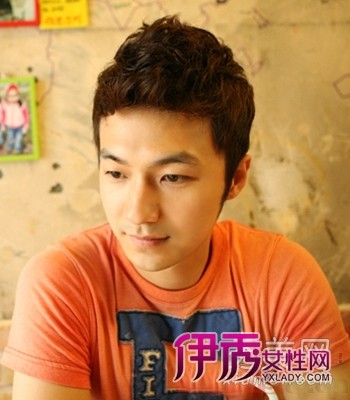 <em>男生</em>卷发<em>发型</em>推荐显熟男魅力(6)_流行<em>发型</em>_美