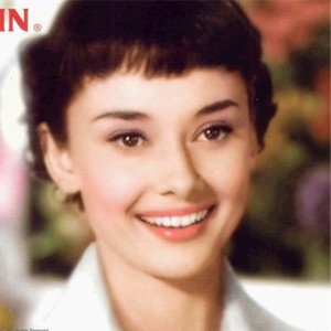 奥黛丽<em>赫本头</em>怎么梳及<em>赫本头</em>马尾<em>发型</em>扎法图片