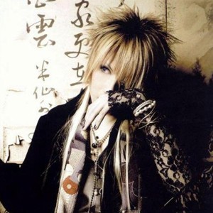 2014<em>非主流</em>男生长发蓬松<em>发型</em>_流行<em>发型</em>_美容