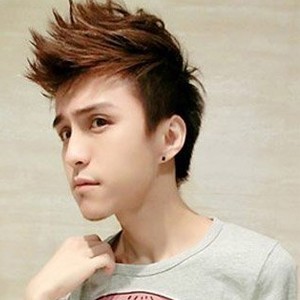 图】飞机头发型_解析男生飞机头发型怎么弄演绎