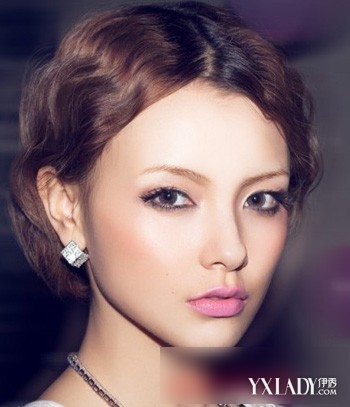 <em>2014最流行短卷发发型</em>图片_<em>流行</em>发型_美容-伊