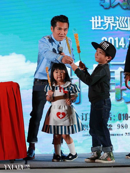 【图】<em>大背头</em>要<em>怎么留</em> 型爸曹格示范出格<em>大背</em>