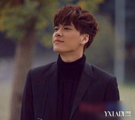 【图】盗墓笔记发布会<em>李易峰发型</em>清秀帅气 盘