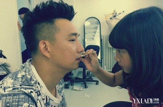 【图】2014乌镇戏剧节<em>黄磊</em>时尚造型亮相 <em>黄磊</em>