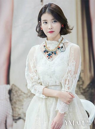 【图】IU<em>泫雅</em>李珉廷俏皮示范 韩式中长发烫发