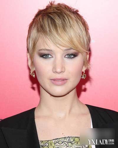 【组图】<em>艾薇儿</em>劳伦斯百变时尚发型大搜罗(2)