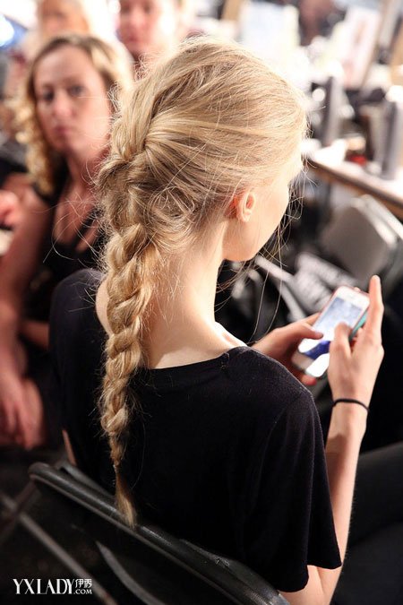 【图】<em>2015</em>春夏纽约时装周 蜈蚣辫<em>编发盘发发</em>